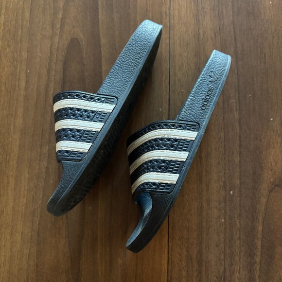 Kids Adidas Blue & White Stripe Slides - Size 5 - Picture 2 of 4